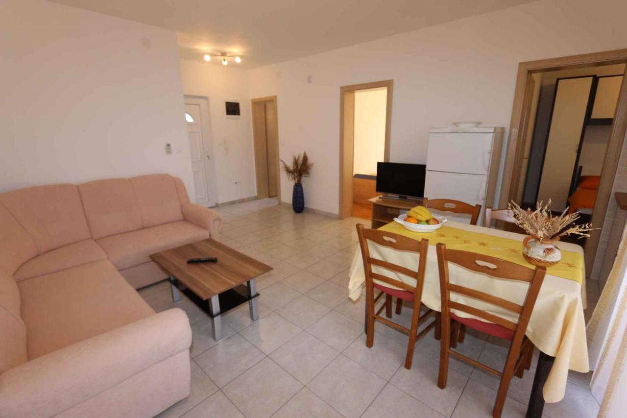 Apartments In Silo/Insel Krk 13430 외부 사진