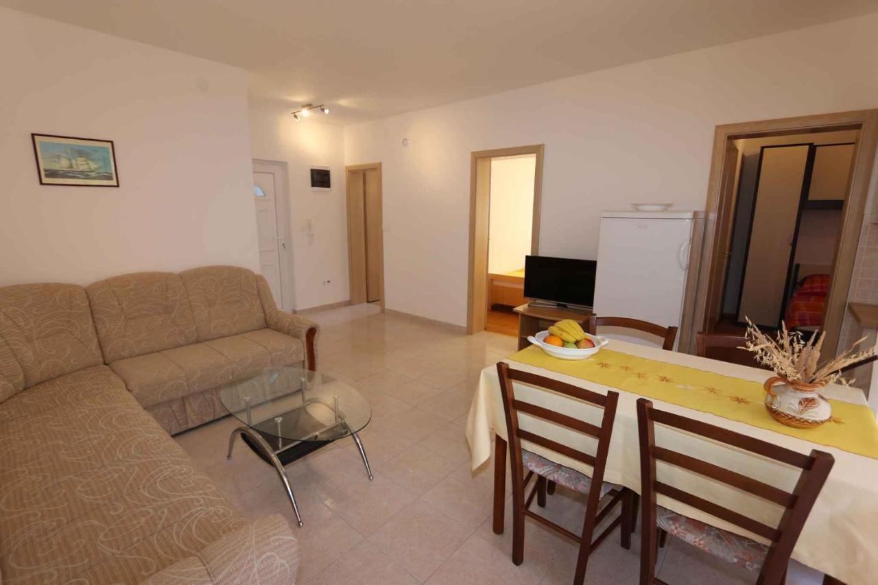 Apartments In Silo/Insel Krk 13430 외부 사진