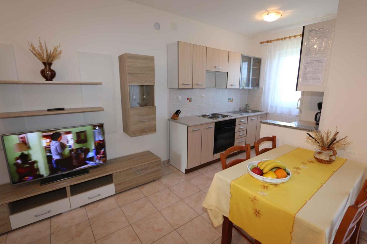 Apartments In Silo/Insel Krk 13430 외부 사진